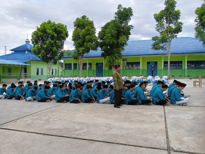Siswa Madrasah Aliyah Negeri 2 Kerinci Awali Hari dengan Yasinan dan Kultum Inspiratif