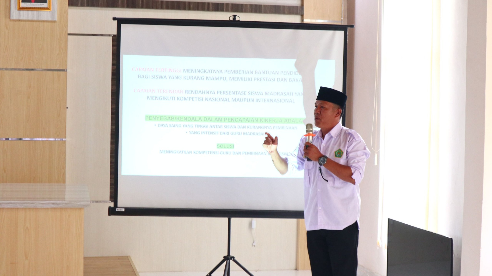 Kepala MAN 2 Kerinci Paparkan Capaian Kinerja 2020-2024 dan Tanda tangani Perjanjian Kinerja 2025