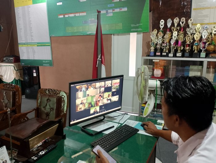 Optimalkan Akuntabilitas, Kepala dan Bendahara MAN 2 Kerinci Ikuti Penyampaian Laporan Kinerja Triwulan II via Zoom Optimalkan Akuntabilitas, Kepala dan Bendahara MAN 2 Kerinci Ikuti Penyampaian Laporan Kinerja Triwulan II via Zoom