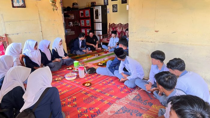 Wujud Kepedulian, Siswa MAN 2 Kerinci Besuk Teman yang Sakit Wujud Kepedulian, Siswa MAN 2 Kerinci Besuk Teman yang Sakit