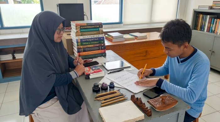 Asah Ketelitian, Peserta Kaligrafi MAN 2 Kerinci Siap Bersaing di Kompas Kemenag Asah Ketelitian, Peserta Kaligrafi MAN 2 Kerinci Siap Bersaing di Kompas Kemenag