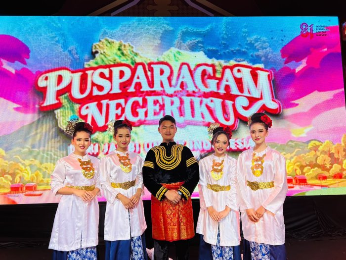 Siswa MAN 2 Kerinci Tampil Memukau pada Pentas Pusparagam Negeriku di Taman Budaya Jambi Siswa MAN 2 Kerinci Tampil Memukau pada Pentas Pusparagam Negeriku di Taman Budaya Jambi