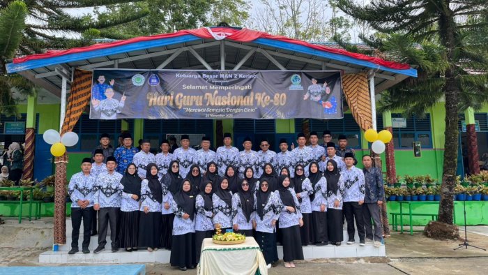 Upacara Peringatan Hari Guru Tahun 2025 di MAN 2 Kerinci: Wujud Apresiasi dan Penghormatan Kepada Para Pendidik.