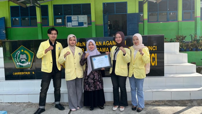 Ikatan Mahsiswa Kemantan Kerinci-Sumbar (IMKKS) Universitas Negeri Padang,Lakukan Sosialisasi Penerimaan Mahasiswa Baru