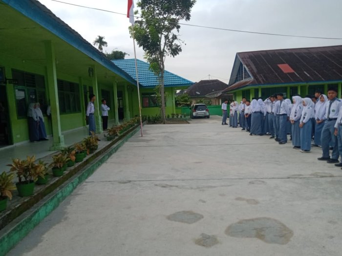 Pengarahan Pagi di Gedung Bawah MAN 2 Kerinci: Bangkitkan Kedisiplinan dan Semangat Belajar Siswa Pengarahan Pagi di Gedung Bawah MAN 2 Kerinci: Bangkitkan Kedisiplinan dan Semangat Belajar Siswa
