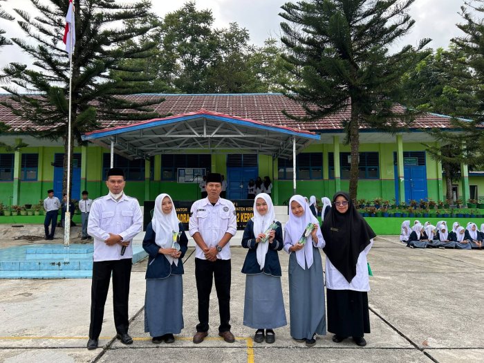 Semarakkan GEMA, MAN 2 Kerinci Gelar Lomba Tebak Judul Berita dan Bagikan Reward Prestasi Siswa Semarakkan GEMA, MAN 2 Kerinci Gelar Lomba Tebak Judul Berita dan Bagikan Reward Prestasi Siswa