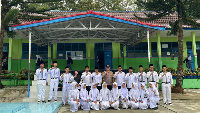 Babinsa Pembina Upacara di MAN 2 Kerinci Pesankan Disiplin, Tanggung Jawab dan Dampak Perundungan