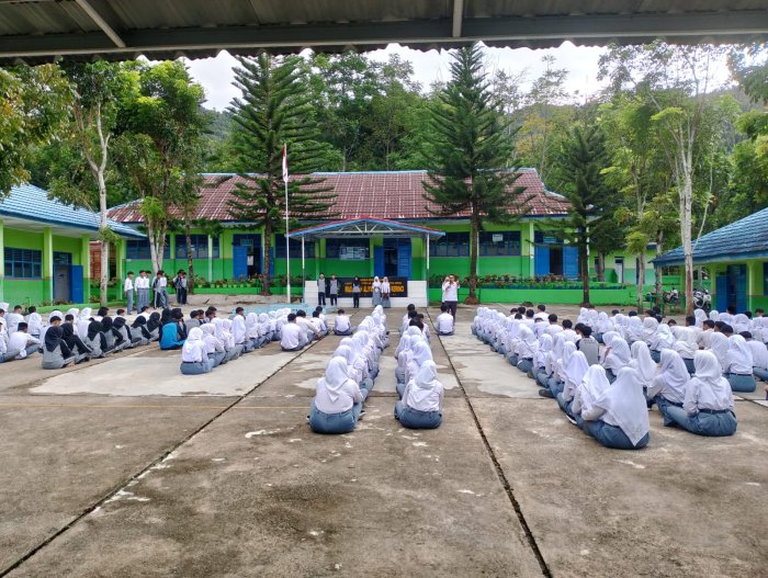Apel Pagi MAN 2 Kerinci: Menghargai Waktu, Disiplin Dimulai dari Hal Kecil Apel Pagi MAN 2 Kerinci: Menghargai Waktu, Disiplin Dimulai dari Hal Kecil