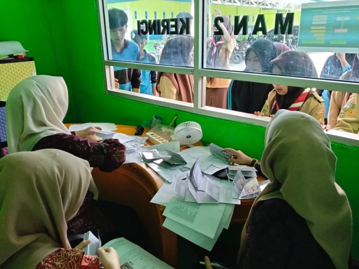 Penyerahan Buku Rekening Bantuan PIP kepada Siswa MAN 2 Kerinci