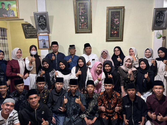 Siswa-i MAN 2 Kerinci adakan Yasinan Malam Jumat