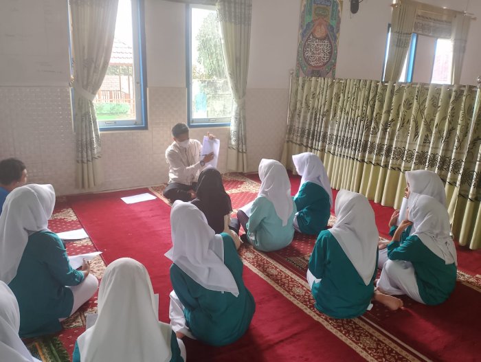Tingkatkan Kedisiplinan Akademik, Tenaga Kependidikan MAN 2 Kerinci Koordinasi Intensif dengan Sekretaris Kelas Tingkatkan Kedisiplinan Akademik, Tenaga Kependidikan MAN 2 Kerinci Koordinasi Intensif dengan Sekretaris Kelas