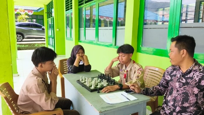 Adu Strategi di Atas Papan Hitam Putih: Siswa MAN 2 Kerinci Siap Harumkan Nama Madrasah di KOMPAS Kemenag 2026 Adu Strategi di Atas Papan Hitam Putih: Siswa MAN 2 Kerinci Siap Harumkan Nama Madrasah di KOMPAS Kemenag 2026