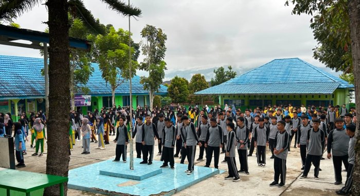 Senam Pagi Bersama, Wujudkan Madrasah Sehat dan Berprestasi di MAN 2 Kerinci Senam Pagi Bersama, Wujudkan Madrasah Sehat dan Berprestasi di MAN 2 Kerinci