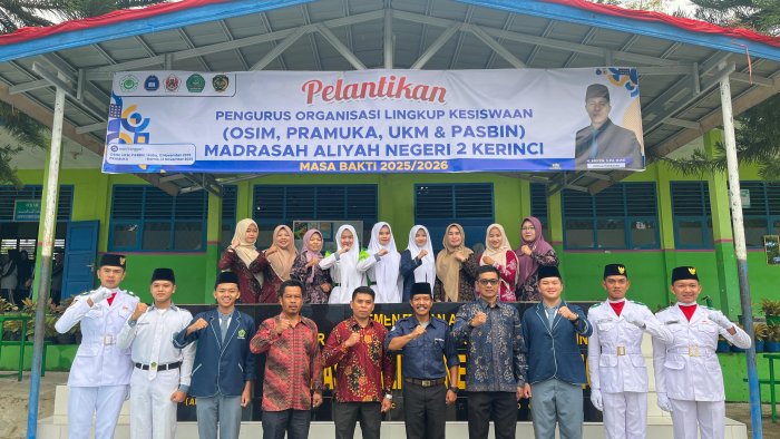 Pelantikan dan Serah Terima Jabatan Pengurus Organisasi MAN 2 Kerinci Masa Bakti 2025/2026