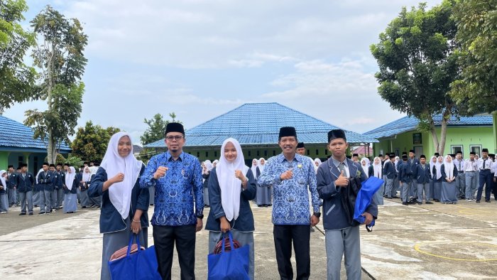 MAN 2 Kerinci Salurkan Santunan Sedekah Yatim, Wujud Kepedulian dan Penguatan Nilai Keislaman MAN 2 Kerinci Salurkan Santunan Sedekah Yatim, Wujud Kepedulian dan Penguatan Nilai Keislaman