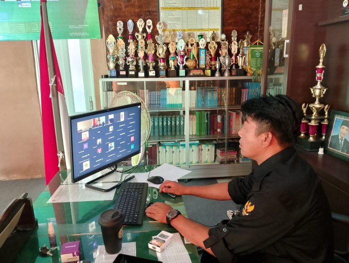 Dukung Program Kemanusiaan, Kepala MAN 2 Kerinci Ikuti Rakor Lebaran Yatim dan Penyandang Disabilitas Via Zoom Dukung Program Kemanusiaan, Kepala MAN 2 Kerinci Ikuti Rakor Lebaran Yatim dan Penyandang Disabilitas Via Zoom