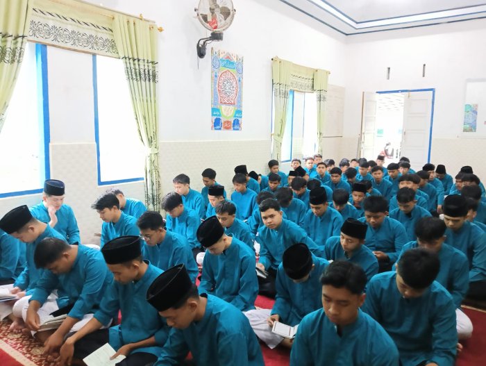 Perkuat Karakter Religius, Siswa MAN 2 Kerinci Rutin Gelar Yasinan Berjamaah