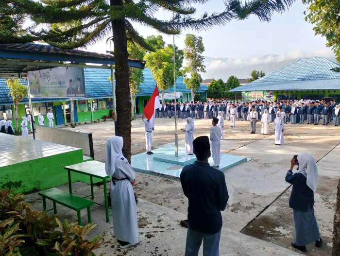 Upacara Perdana Semester Genap TA. 2025/2026, Kepala MAN 2 Kerinci: Perbaiki Tingkah Laku Positif