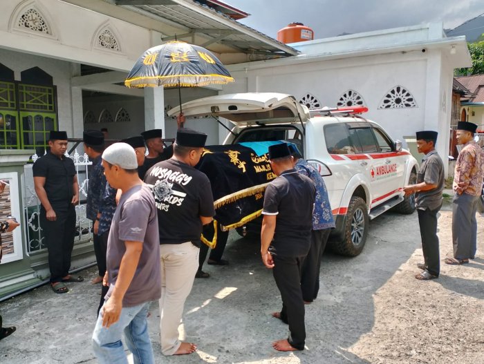 Wujud Kepedulian Sosial, Tenaga Pendidik dan Kependidikan MAN 2 Kerinci Ikuti Pelepasan Jenazah Warga Kemantan Darat Wujud Kepedulian Sosial, Tenaga Pendidik dan Kependidikan MAN 2 Kerinci Ikuti Pelepasan Jenazah Warga Kemantan Darat