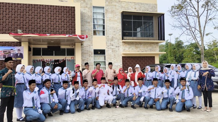 Meriahkan HUT ke-81 RI, Siswa-Siswi MAN 2 Kerinci Tampil Memukau dalam Lomba Barisan Indah di Kantor Kemenag Kerinci Meriahkan HUT ke-81 RI, Siswa-Siswi MAN 2 Kerinci Tampil Memukau dalam Lomba Barisan Indah di Kantor Kemenag Kerinci