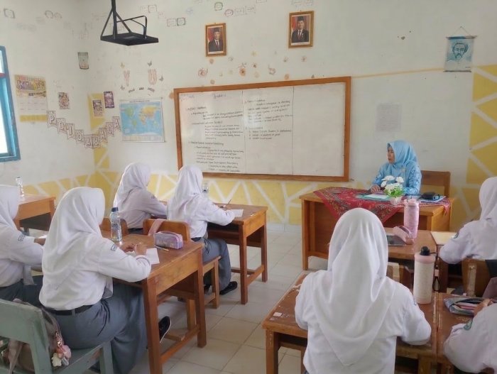 Pembelajaran Ekonomi Kelas X di MAN 2 Kerinci: Wisnetti, S.E. Hadirkan Metodologi Interaktif