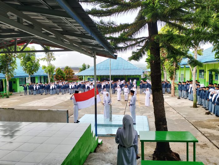 MAN 2 Kerinci Gelar Upacara Bendera Hari Senin: Pesan Kesuksesan Masa Depan