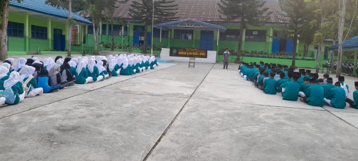 Serentak di Kampus Atas dan Bawah, MAN 2 Kerinci Gelar Yasinan Jumat Khidmat Serentak di Kampus Atas dan Bawah, MAN 2 Kerinci Gelar Yasinan Jumat Khidmat