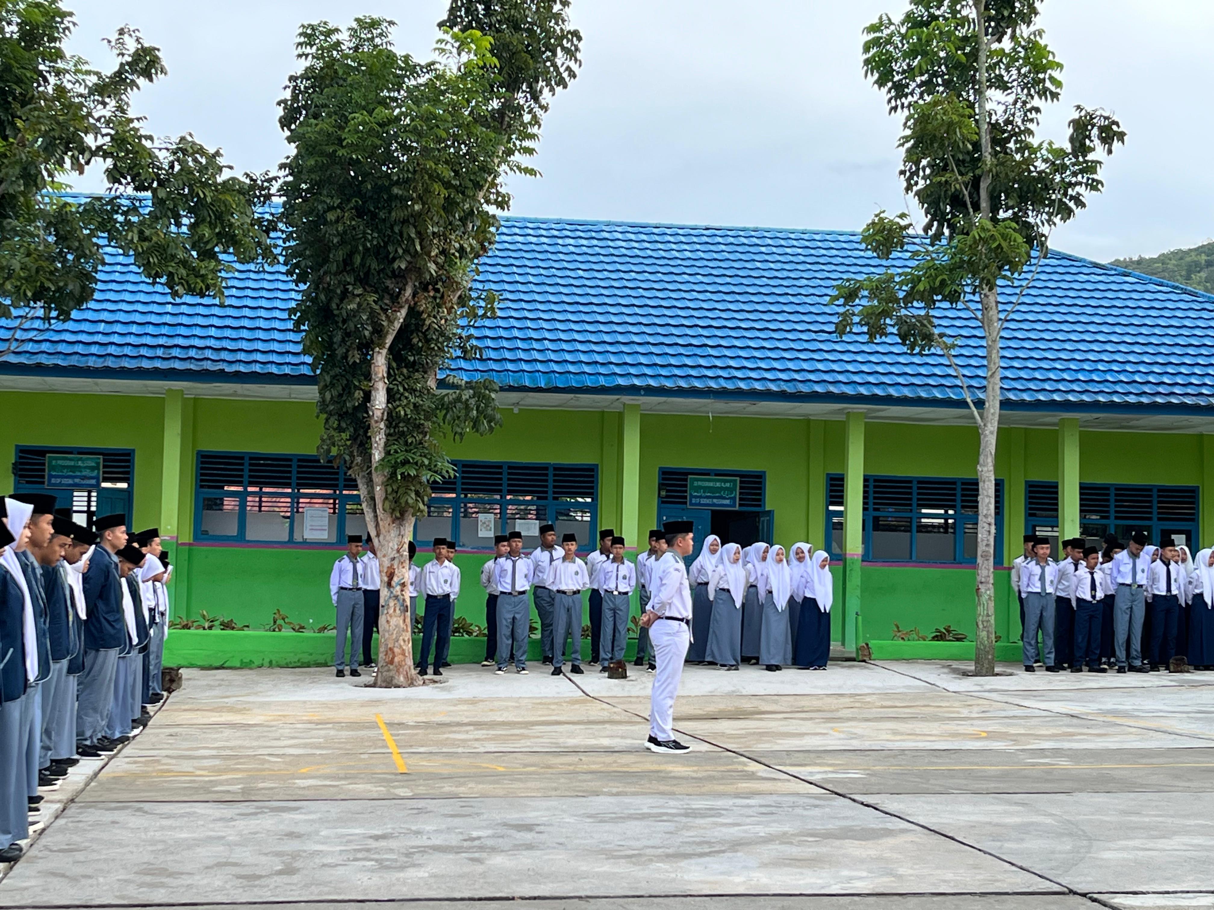 Upacara Bendera dilapangan MAN 2 Kerinci