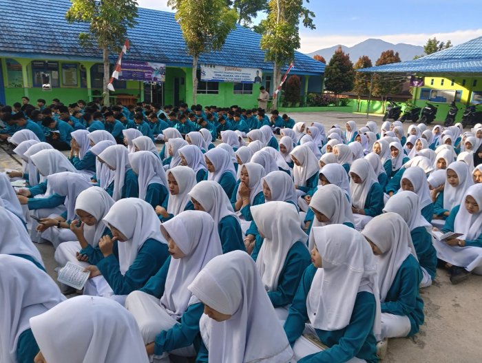 Kegiatan Yasinan Setiap Pagi Jumat Di Lapangan MAN 2 Kerinci