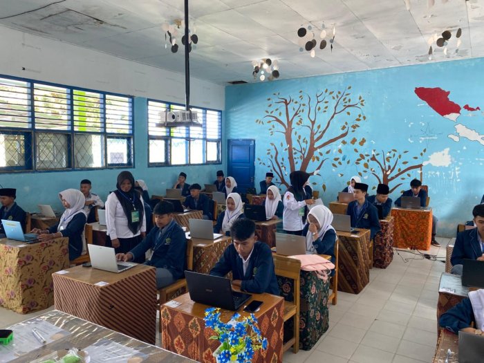 Sesi Pertama Tes Kemampuan Akademik (TKA) 2025 di MAN 2 Kerinci Berjalan Lancar dan Penuh Antusiasme