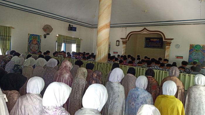 MAN 2 Kerinci Wujudkan Madrasah Religius Berkarakter Lewat Shalat Dzuhur Berjamaah Rutin